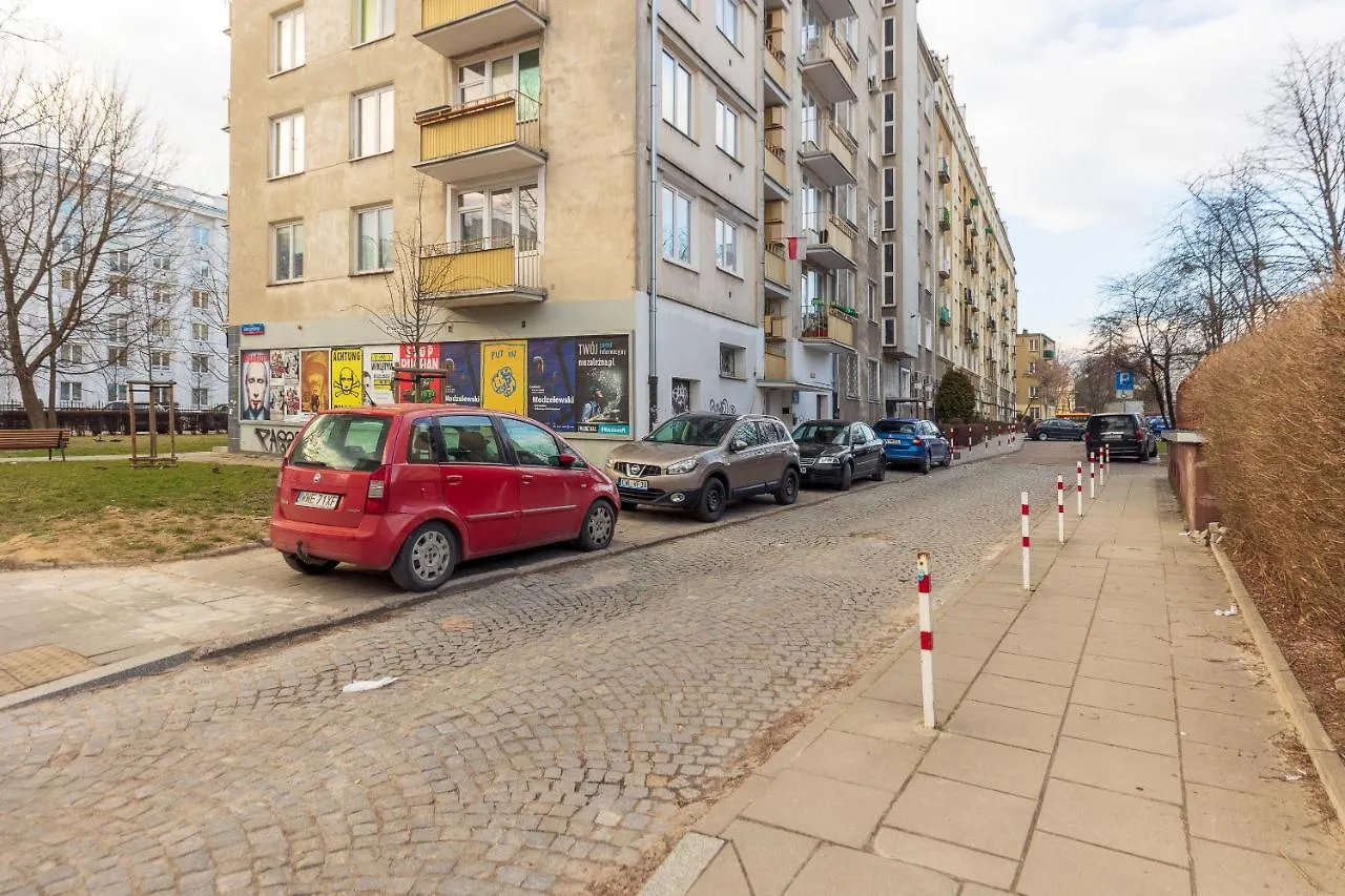 Metro Raclawicka Red Apartment Warsaw